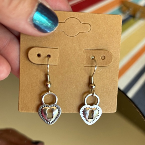 Handmade by me 💜 Earrings - Picture 4 of 4